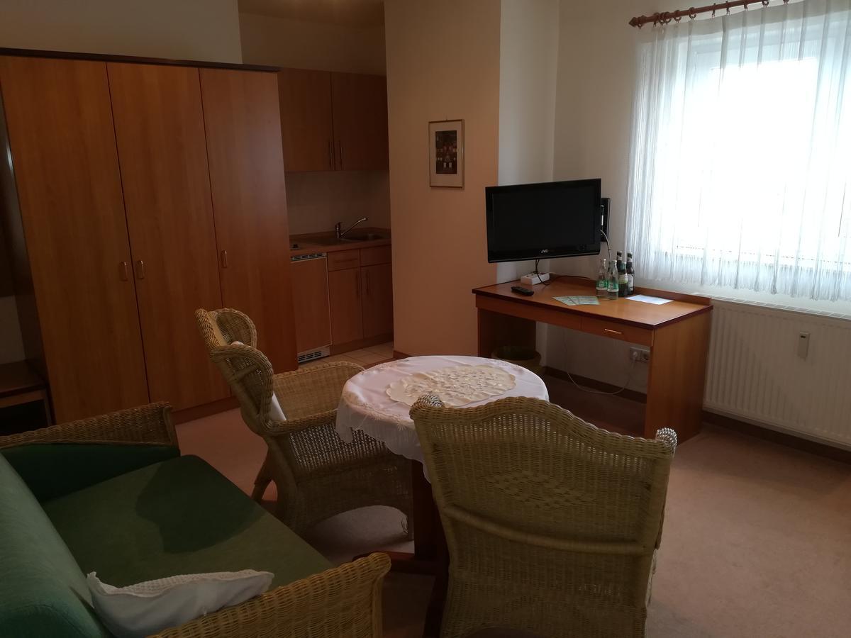 Weinbau & Pension "8Zeilen" Golk Luaran gambar